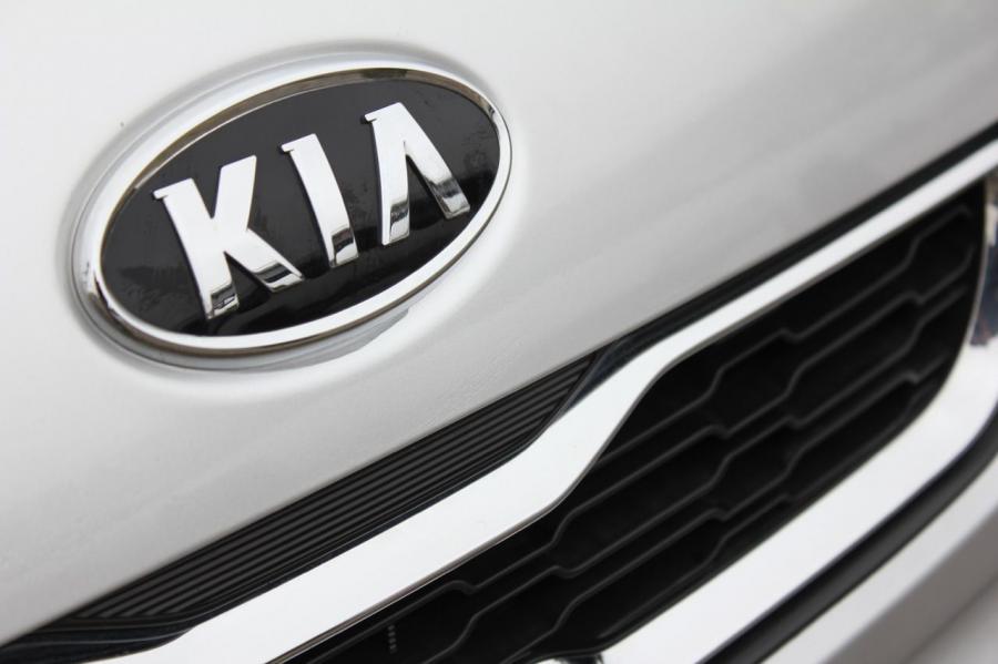 Kia Soul Base 1.6L Eco 2012 года  (фото 2 из 50)